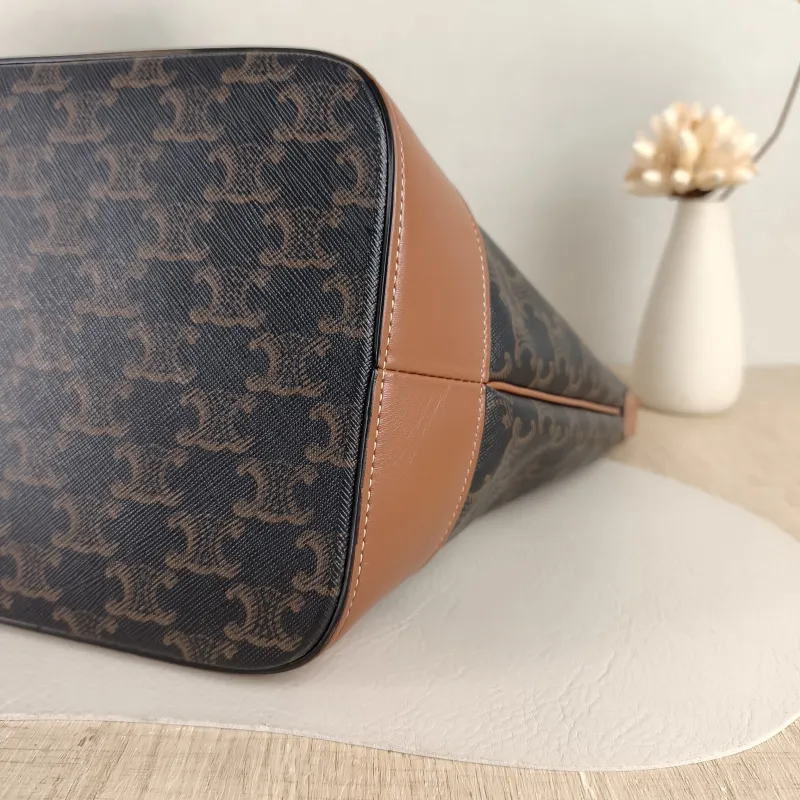 CELINE Crossbody Bag Triomphe Bucket Bag Monogram PVC Medium24 × 18 × 27 cm — detail view 4 of 10