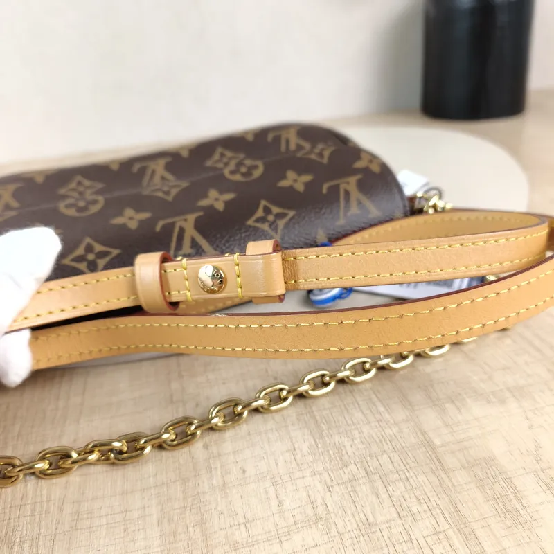 Louis Vuitton Crossbody Bag IVY Monogram PVC Small23.5 × 4.3 × 12 cm — detail view 7 of 13