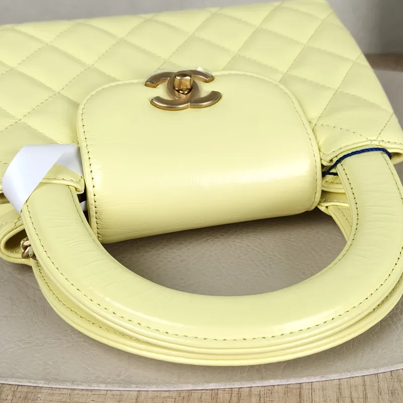 Chanel Crossbody Bag Kelly Yellow Waxed Leather Mini 19 × 7 × 13 cm — detail view 8 of 12