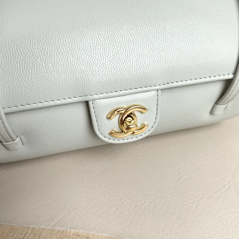 Chanel Shoulder Bag preppy coco Bowling Bag Green Calfskin Small 20.5 × 10 × 10 cm — detail view 2 of 11