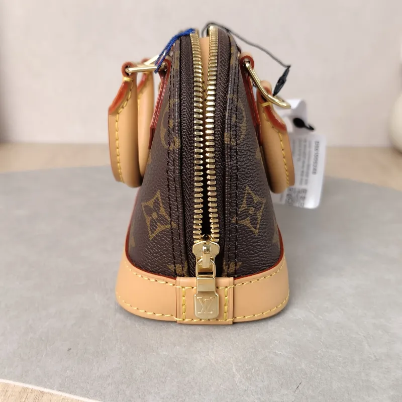 Louis Vuitton Crossbody Bag Alma Nano Monogram PVC nano 18 × 8 × 12 cm — detail view 4 of 10