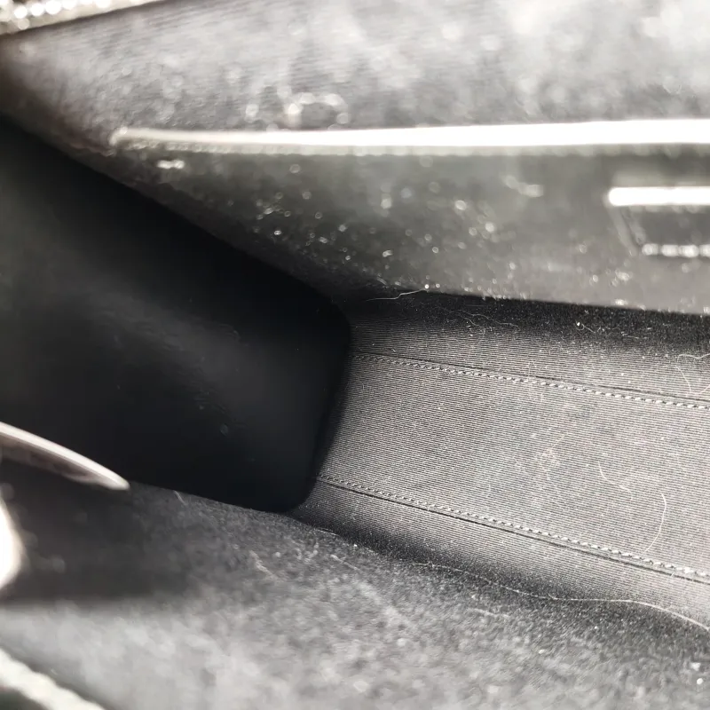 SAINT LAURENT Shoulder Bag MANHATTAN Black Calfskin Medium 29 × 7.5 × 20 cm — detail view 4 of 12