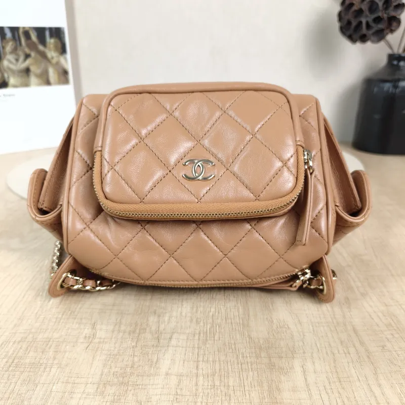 Chanel Crossbody Bag Camera Bag Taupe Lambskin One Size 18 × 9 × 12 cm — detail view 2 of 11