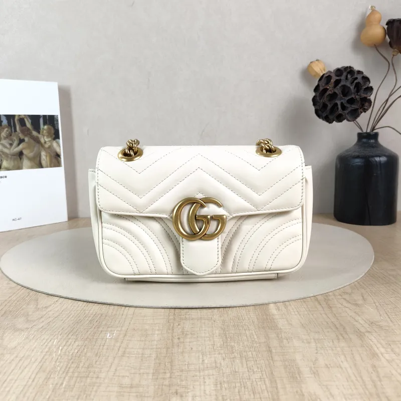GUCCI Crossbody Bag GG Marmont Small Marmont 22White Calfskin Small22 × 6 × 13 cm