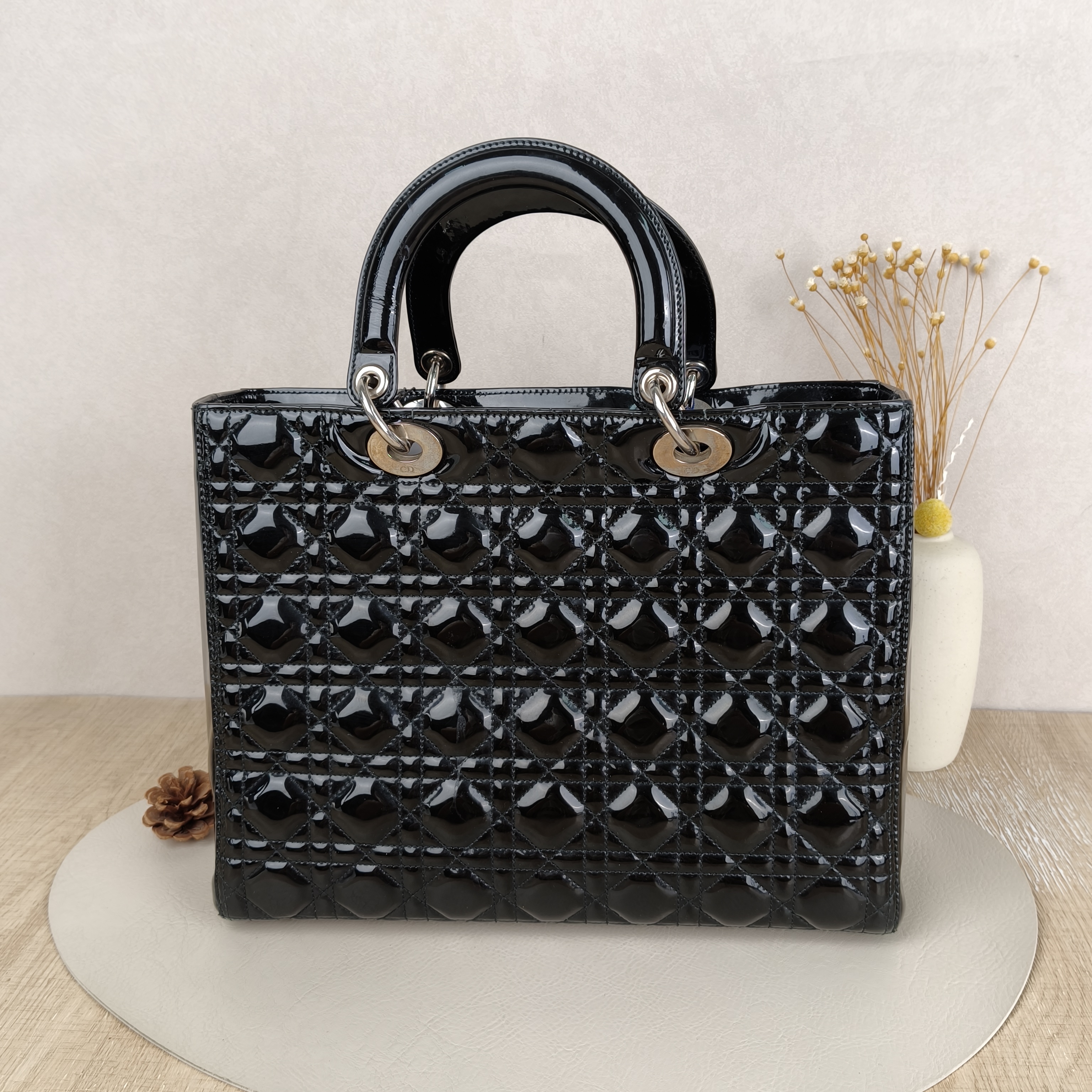 DIOR Lady Lady Dior Bag Large Black Patent Leather · Shoulder Strap · 32 × 11 × 25 cm — cover view 8 of 8