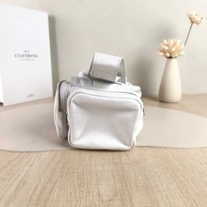 BALENCIAGA Shoulder Bag Superbusy Shoulder Bag White Waxed Leather Mini 33 × 11 × 12 cm — detail view 4 of 10