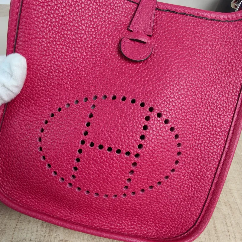 Hermès Crossbody Bag Evelyne Mini 16 Mini 16OD Rose Mexico Taurillon Clemence TC Calfskinmini17 × 5.5 × 18 cm — detail view 7 of 10