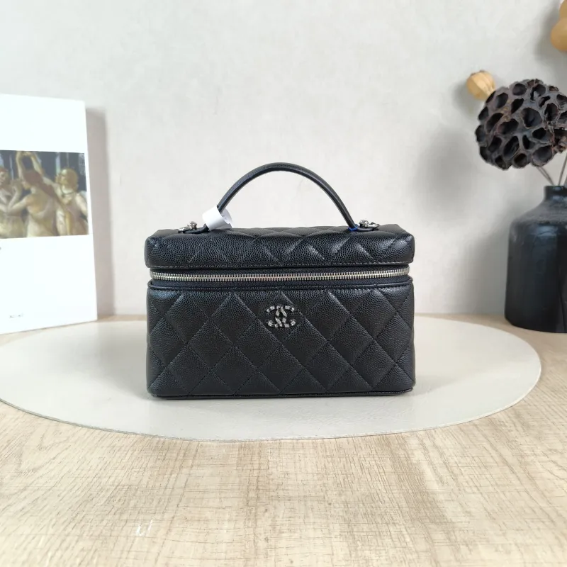 Chanel Crossbody Bag25p logo lp Black Grained Calfskin One Size19.5 × 5 × 17 cm