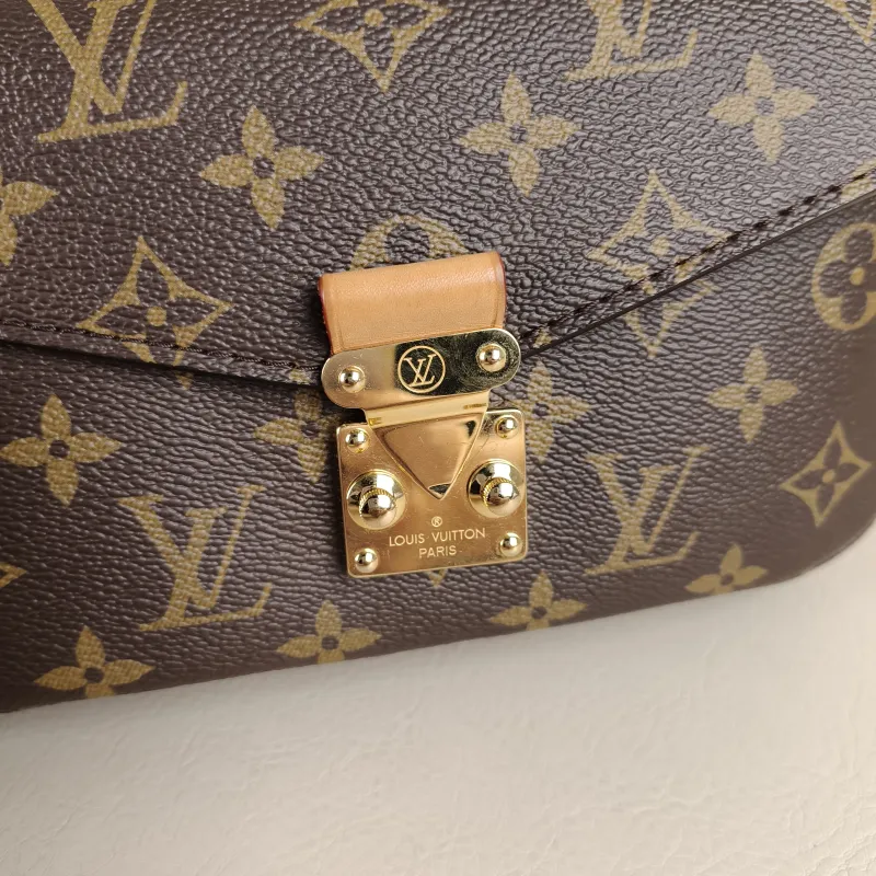 Louis Vuitton Crossbody Bag Pochette Métis East West Monogram PVC Small 21.5 × 6 × 13.5 cm — detail view 6 of 14