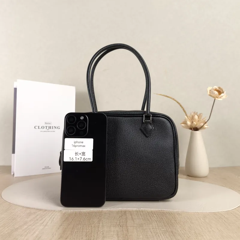 Hermès Top Handle Bag Plume 21 Black Lambskinmini21 × 8 × 15 cm — cover view 4 of 6