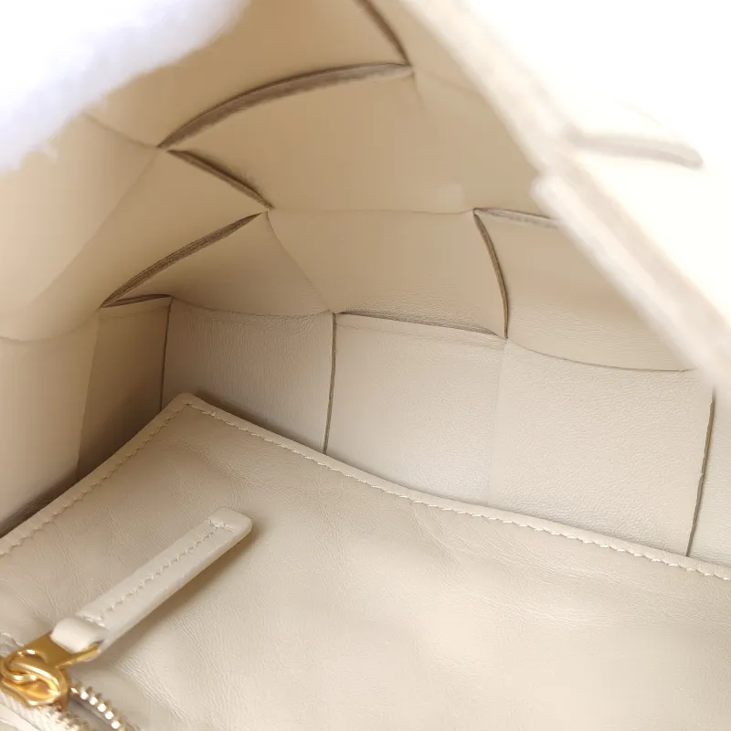Bottega Veneta Crossbody Bag Cassette Woven Beige Lambskin Medium 23 × 5 × 15 cm — detail view 4 of 12