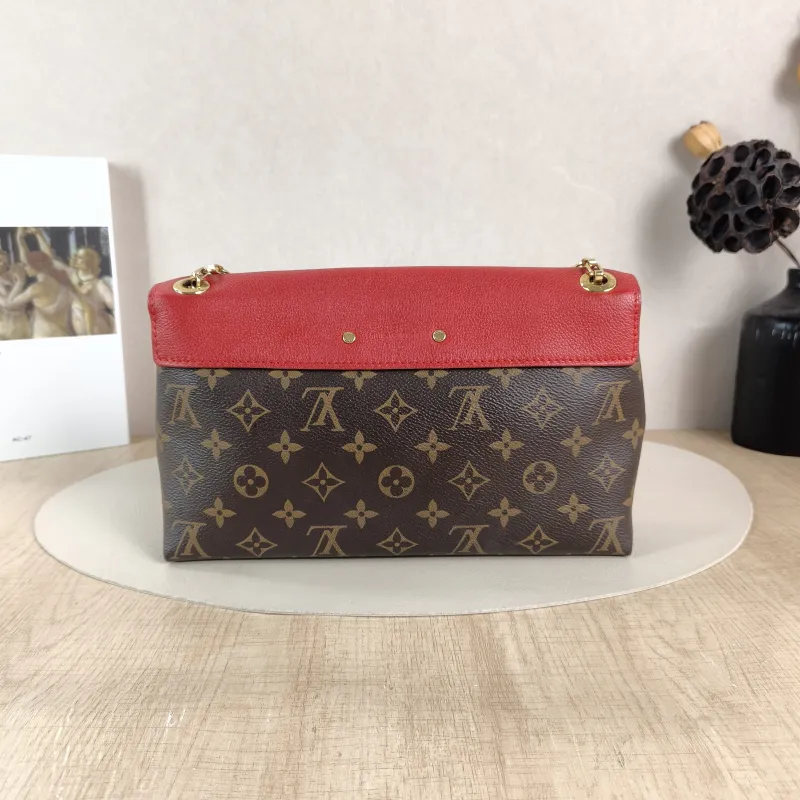 Louis Vuitton Shoulder Bag Pallas Chain Chain Bag Red PVC 26 × 6 × 17 cm — cover view 4 of 5