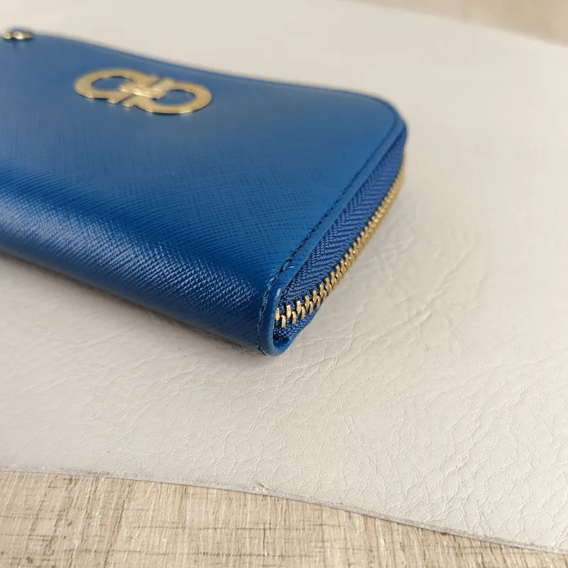 FERRAGAMO Wallet Wallet Blue Calfskin One Size15 × 2 × 9 cm — detail view 1 of 7