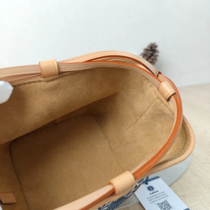 Louis Vuitton Crossbody Bag NOÉ PURSE 1854 Mini 11.5 × 11.5 × 12 cm — detail view 8 of 10