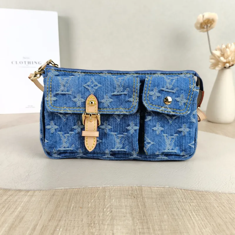 Louis Vuitton Shoulder Bag Pochette Accessories Cargo One Size 23.5 × 3 × 14 cm