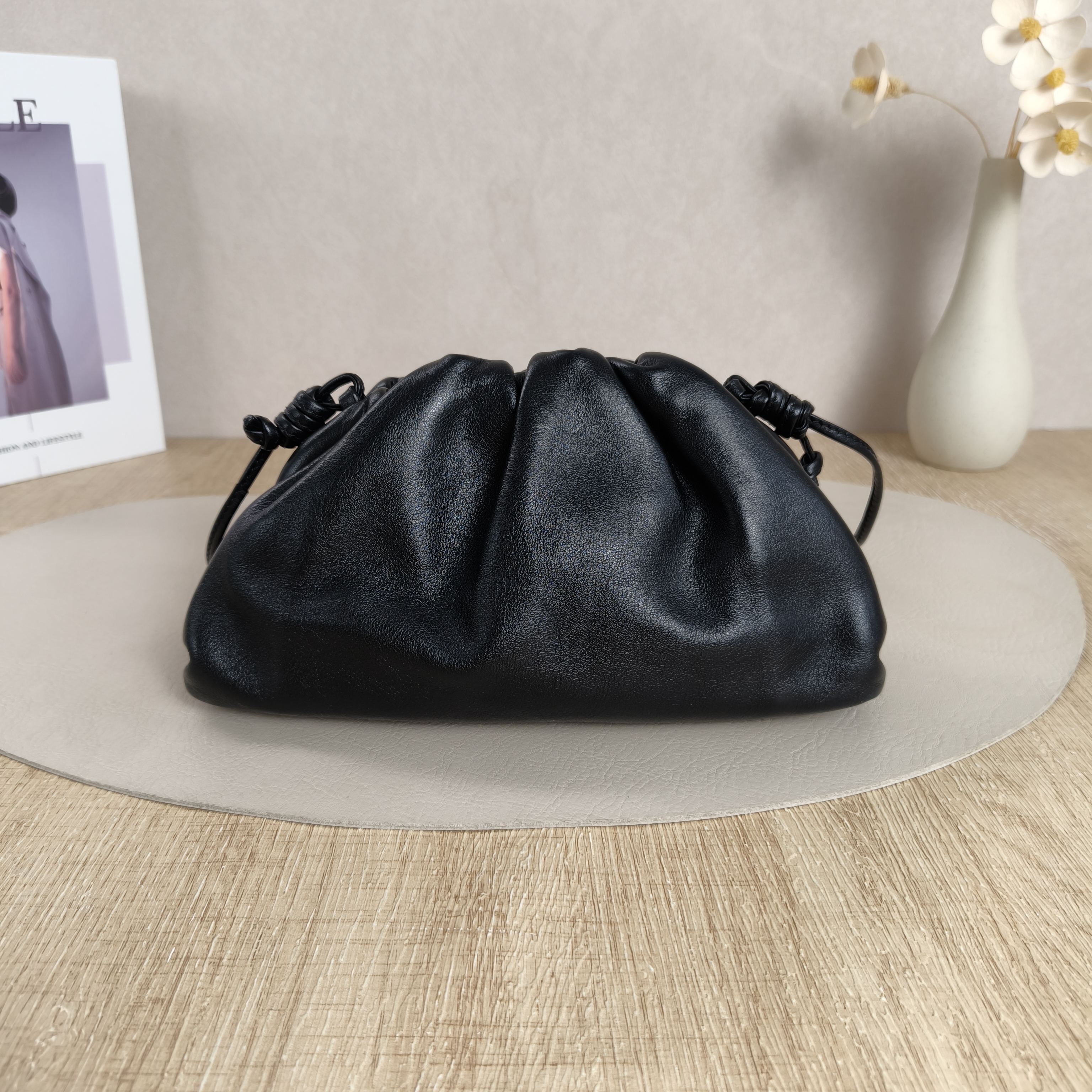 Bottega Veneta Clutch The Pouch Clutch Black Calfskinmini22 × 5 × 13 cm — cover view 3 of 10