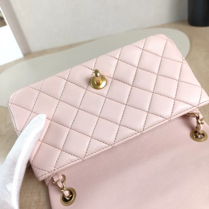 Chanel Crossbody Bag mini Pink Lambskin One Size 20 × 6 × 12 cm — detail view 7 of 14