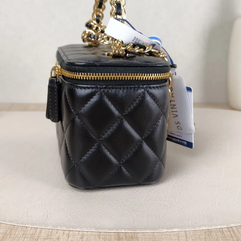 Chanel Crossbody Bag Edition Black Lambskin Mini 16 × 8 × 9.5 cm — detail view 5 of 15