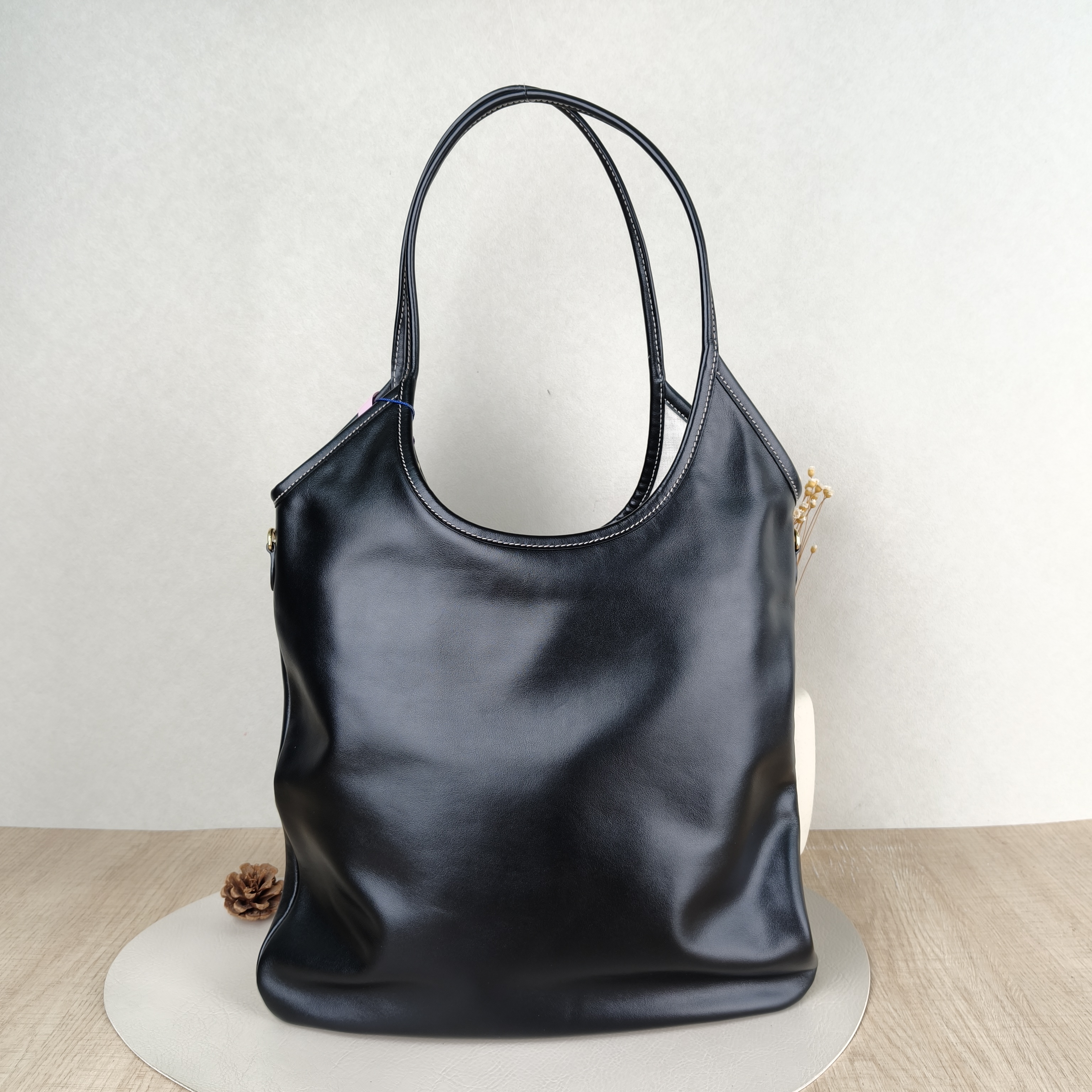 Miumiu Shoulder Bag IVY Tote Shopping Tote Black CC alfskin Medium35*40 — cover view 3 of 5