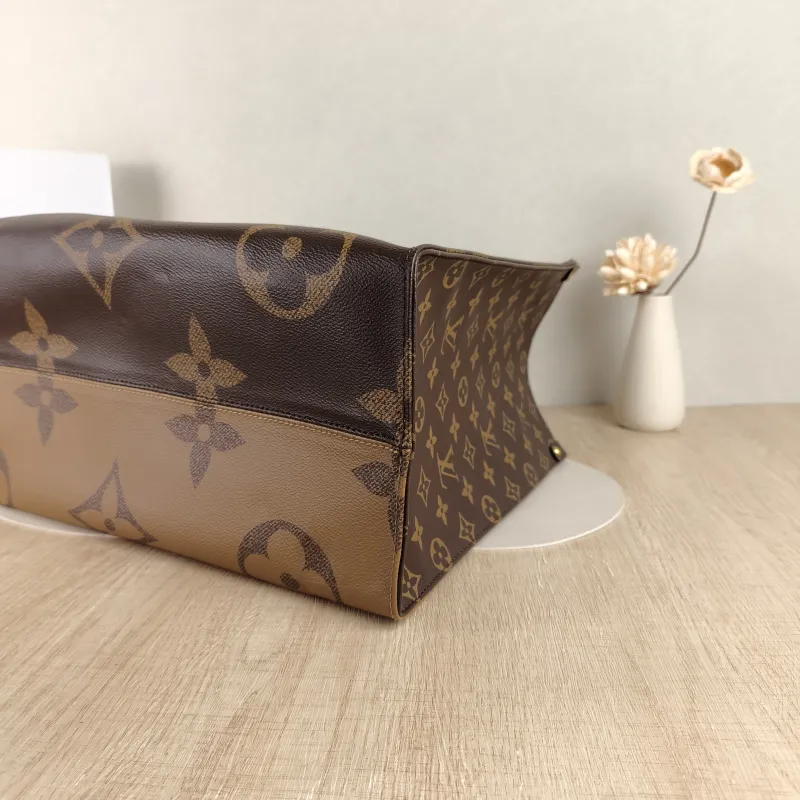 Louis Vuitton Shoulder Bag Onthego Large Monogram PVC Large41 × 19 × 34 cm — detail view 8 of 10