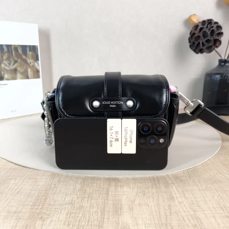 Louis Vuitton Crossbody Bag CARGO Camera Bag Black Calfskin Mini 23 × 10 × 14 cm — cover view 4 of 5