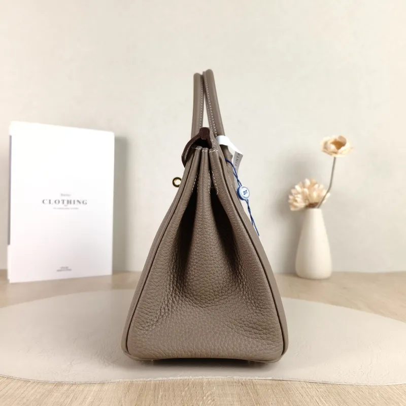 Hermès Top Handle Bag Birkin 25 Gold-Tone Hardware Togo Calfskin Small 25 × 13 × 20 cm K — detail view 6 of 11
