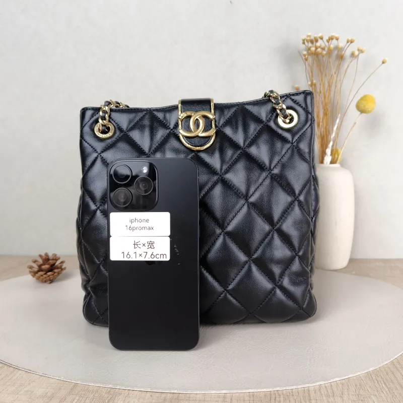 Chanel Shoulder Bag tote Black Lambskin One Size 23 × 8 × 23 cm — cover view 2 of 5