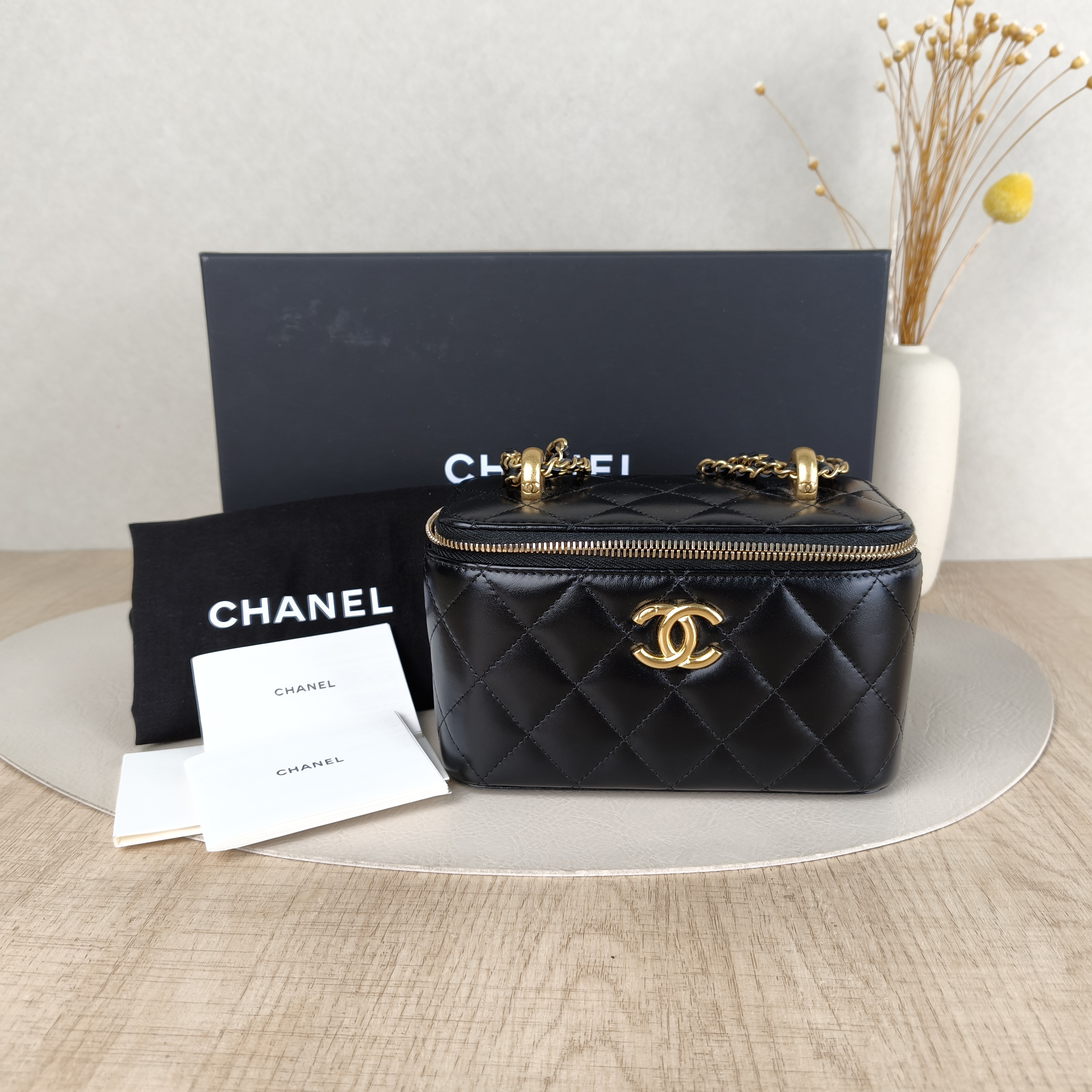 Chanel Crossbody Bag Edition Box Bag Cosmetic Bag Black Calfskin One Size17 × 8 × 9.5 cm — cover view 6 of 6