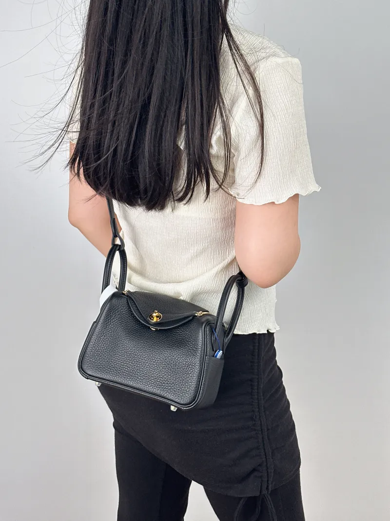Hermès Crossbody Bag Lindy Mini 1989Black TC Calfskinmini19 × 9.5 × 13 cm — on-model view 2 of 2