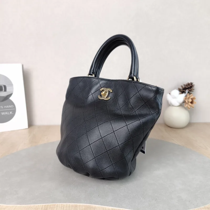Chanel Shoulder Bag Bucket Bag Black Calfskin One Size 25 × 14 × 20 cm 27 — cover view 5 of 5