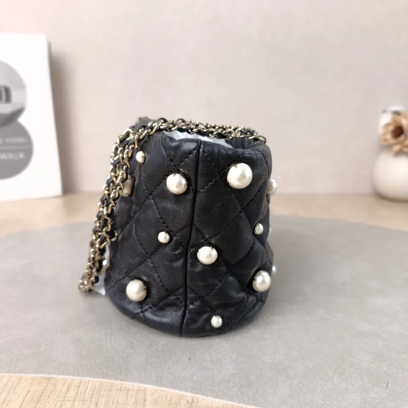 Chanel Shoulder Bag Pearl Bucket Bag Black Lambskin Mini 11.5 × 11.5 × 10.5 cm 31 — detail view 6 of 10
