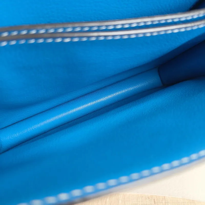 Hermès Crossbody Bag Roulis 23 B3 Evercolor Calfskin Medium 23 × 7.5 × 19 cm A — detail view 5 of 11