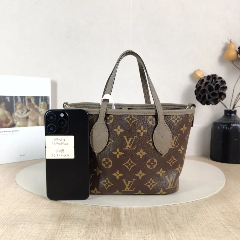 Louis Vuitton Crossbody Bag NEVERFULL INSIDE OUT BB PVC · Calfskin BB 26.5 × 11 × 16.5 cm — cover view 3 of 5