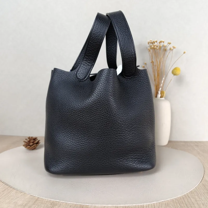 Hermès Top Handle Bag Picotin Lock 22 22 Black TC Calfskin Medium 22 × 17 × 21 cm U — detail view 2 of 11