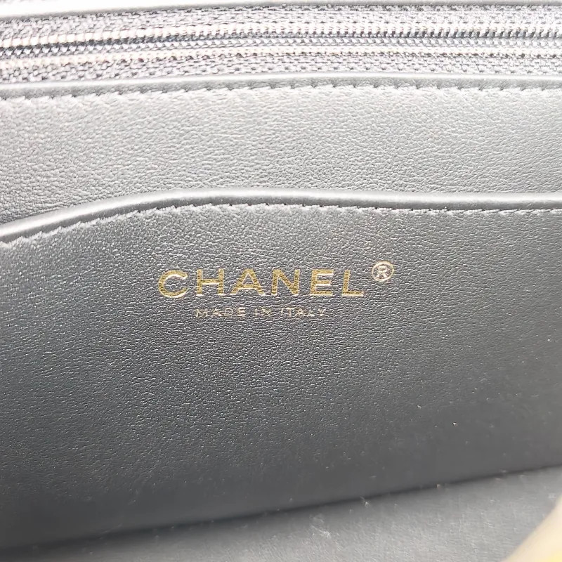 Chanel Crossbody Bag Black Lambskin One Size25 × 9 × 14.5 cm — detail view 13 of 13