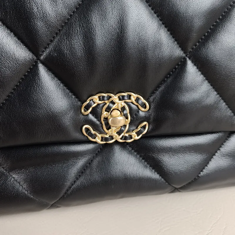 Chanel Crossbody Bag 19Bag Black SL ambskin Medium 30 × 10 × 20 cm — detail view 9 of 12