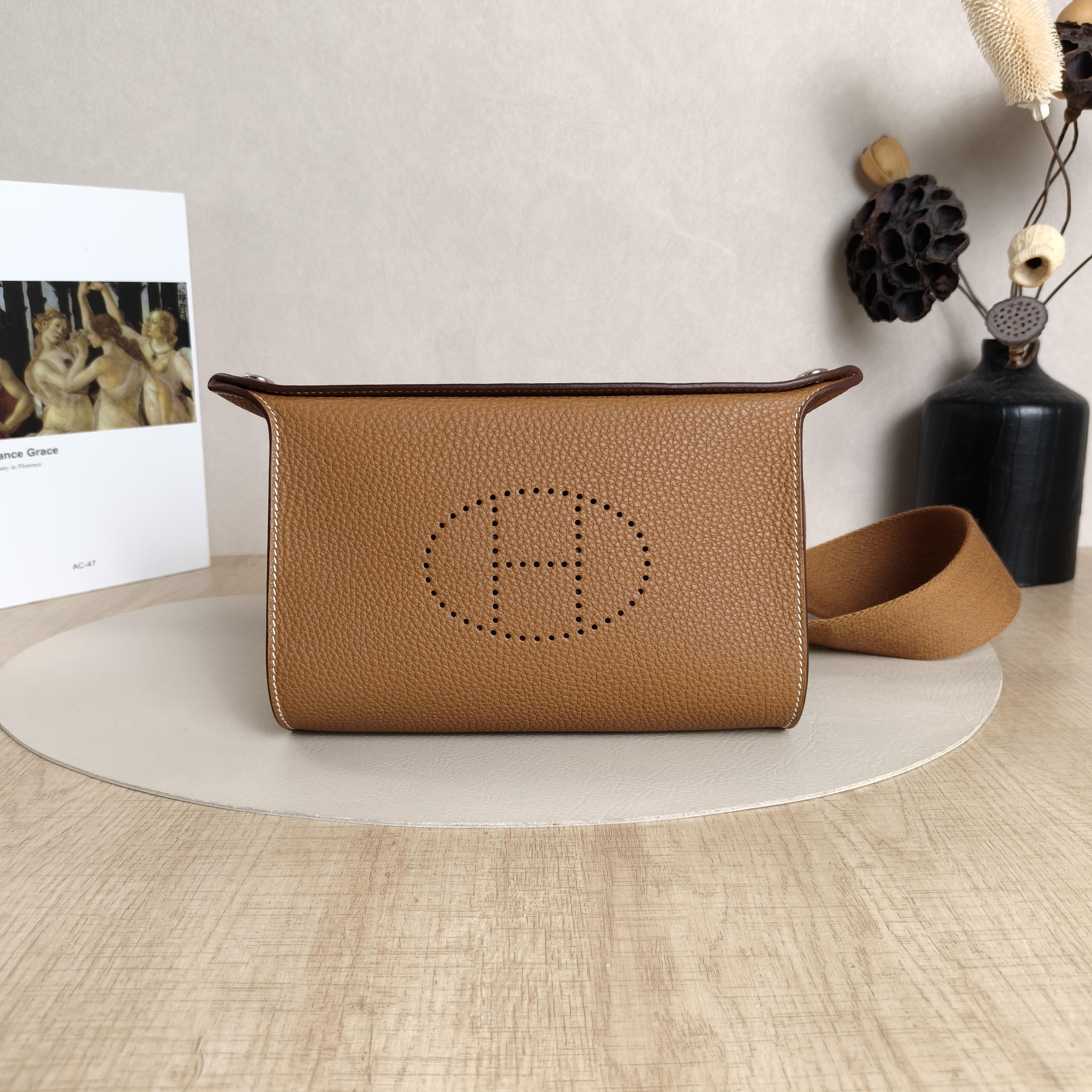 Hermès Crossbody Bag Crossbody Bag37 Brown Calfskin One Size21 × 4 × 14 cm