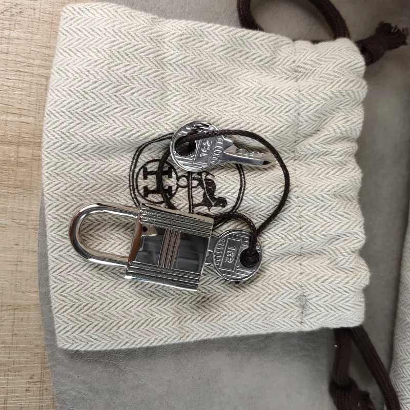 Hermès Top Handle Bag Picotin Lock 18 18 10Craie Taurillon Clemence TC Calfskin Small 18 × 13 × 18 cm Z Conditioned — detail view 3 of 12