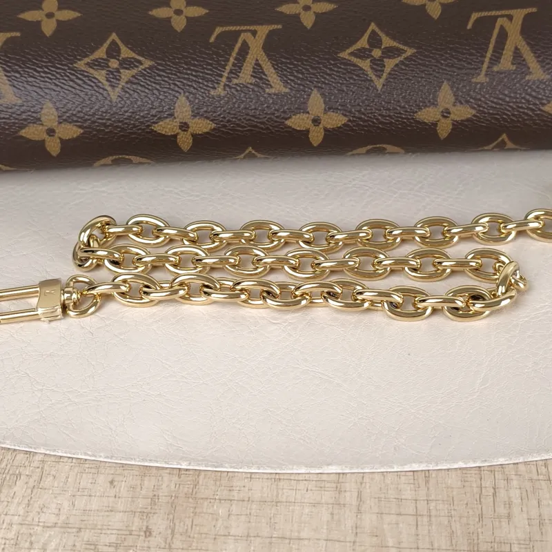 Louis Vuitton Crossbody Bag IVY Monogram PVC Small 23.5 × 4.3 × 12 cm — detail view 8 of 12