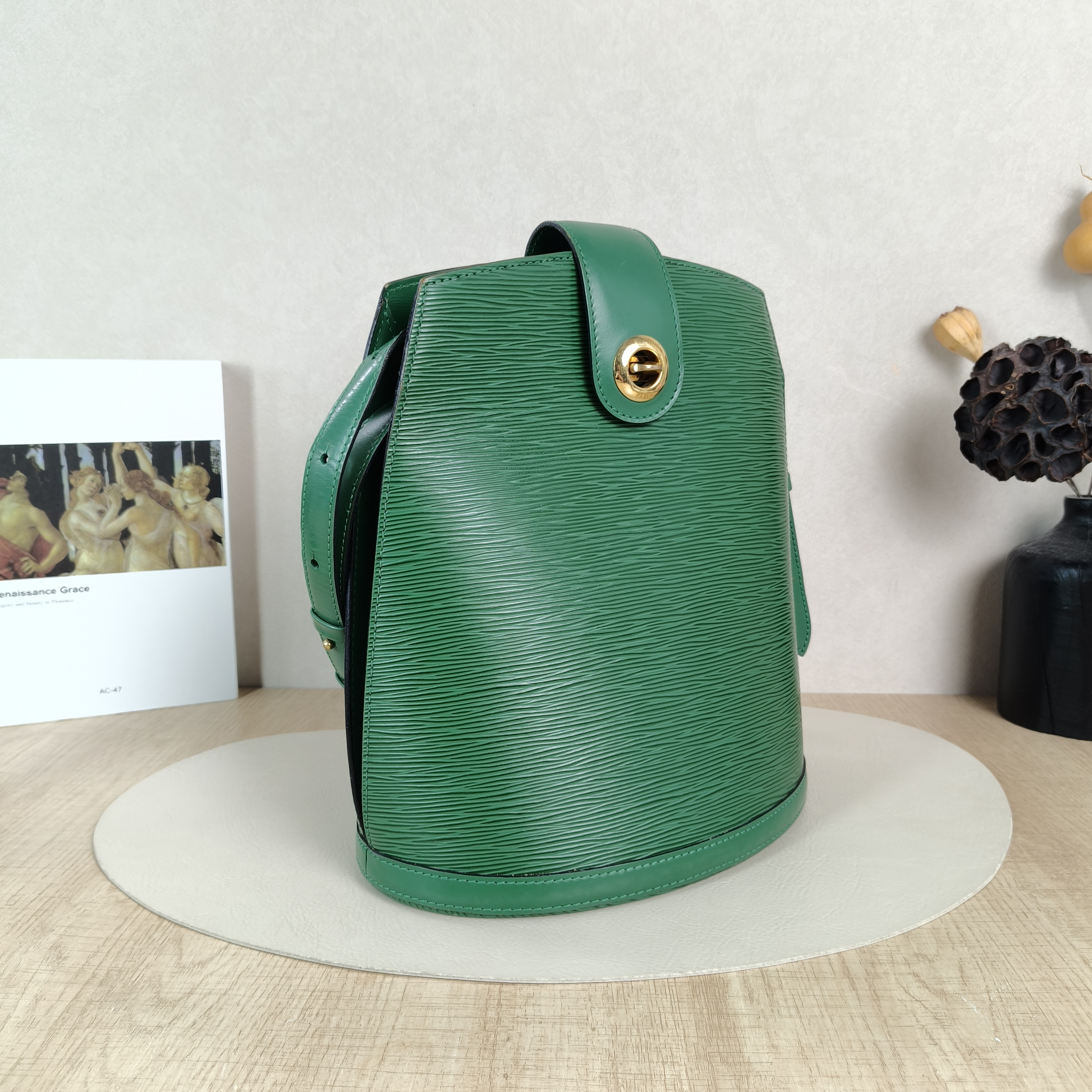 Louis Vuitton Shoulder Bag Vintage Shoulder Bag Green Epi Embossed Calfskin One Size26 × 17 × 29 cm — cover view 2 of 5