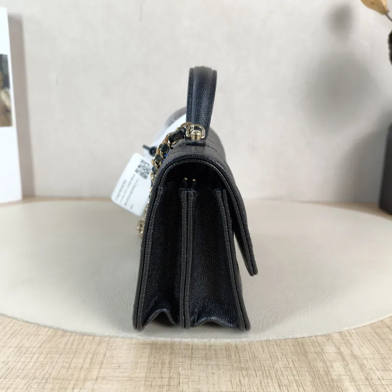 Chanel Crossbody Bag Black Calfskin One Size18.5 × 6 × 11 cm — detail view 6 of 12
