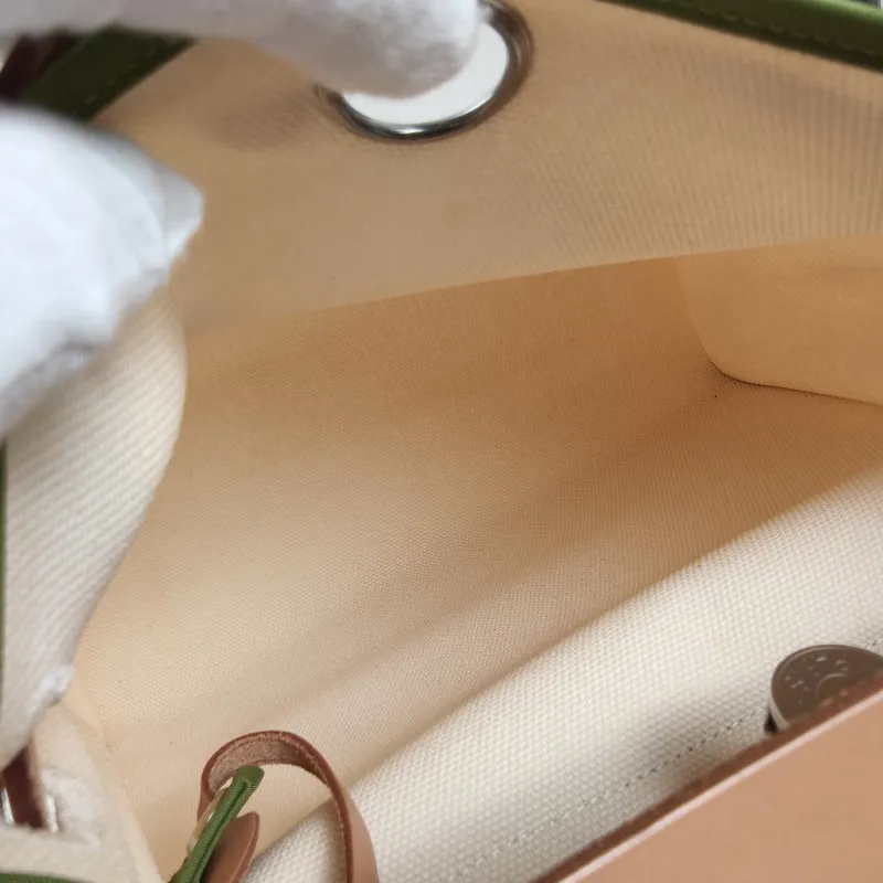 Hermès Crossbody Bag Herbag 31Green White Canvas Medium30.5 × 11 × 25.5 cm — detail view 9 of 16