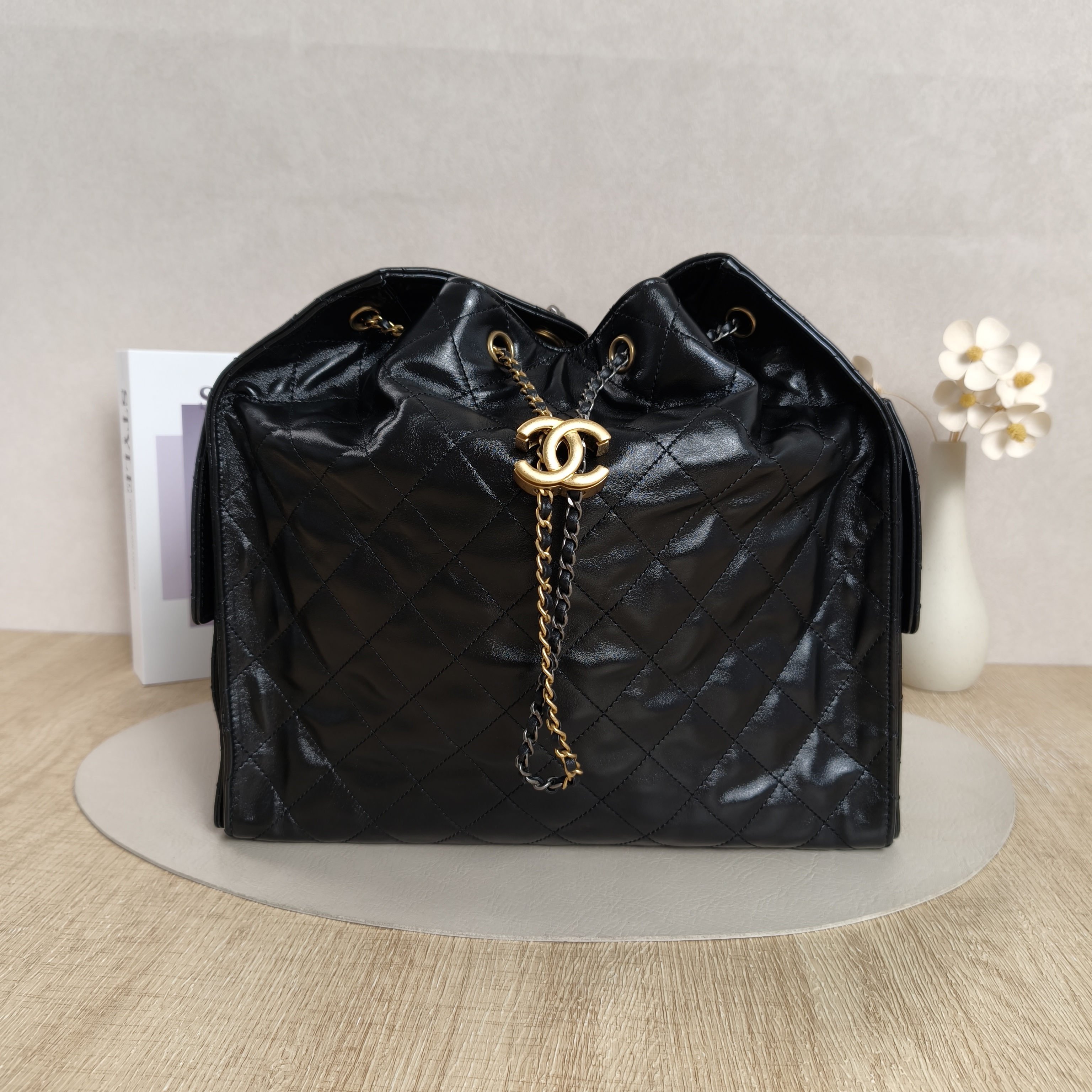 Chanel Shoulder Bag25Bag Black Waxed Leather Calfskin Medium30 × 15 × 40 cm
