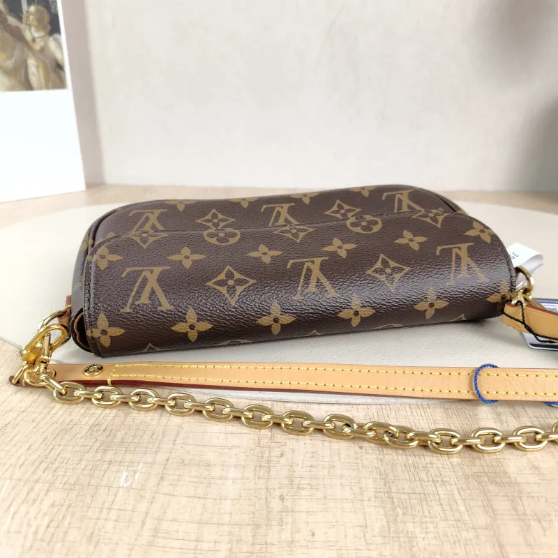 Louis Vuitton Crossbody Bag IVY Monogram PVC Small23.5 × 4.3 × 12 cm — detail view 5 of 13