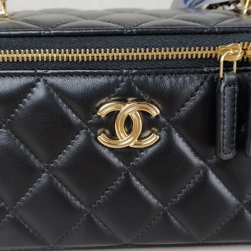 Chanel Crossbody Bag Edition Black Lambskin Mini 16 × 8 × 9.5 cm — detail view 13 of 15