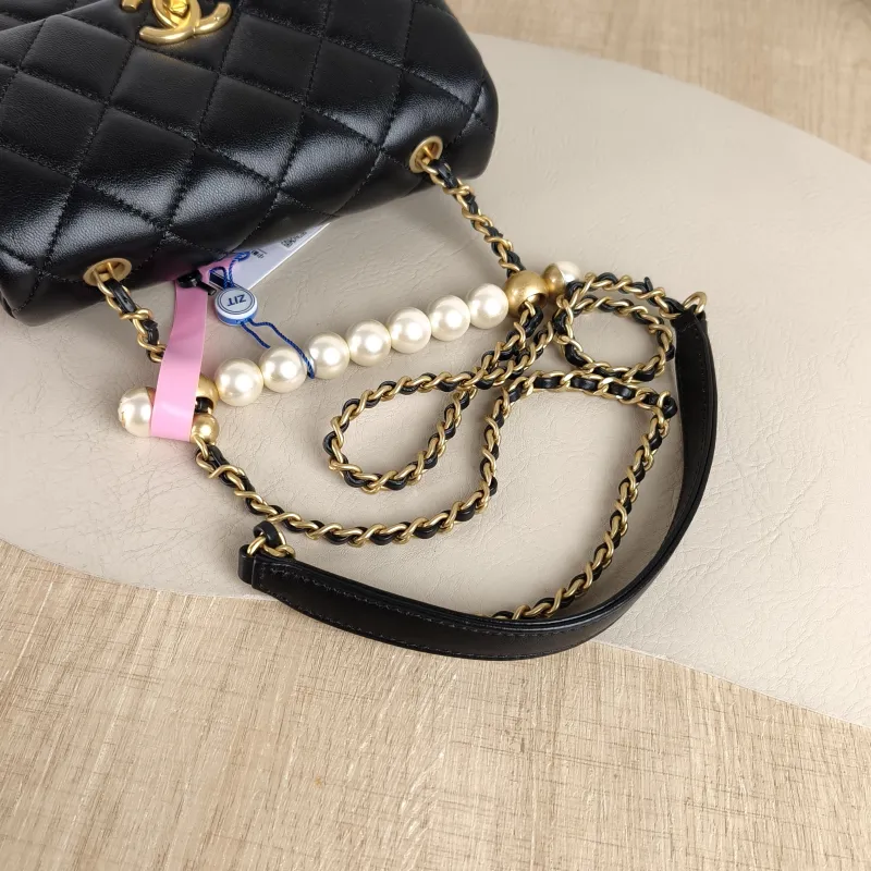Chanel Crossbody Bag Pearl Black Lambskin Mini 19 × 7 × 13 cm — detail view 6 of 12