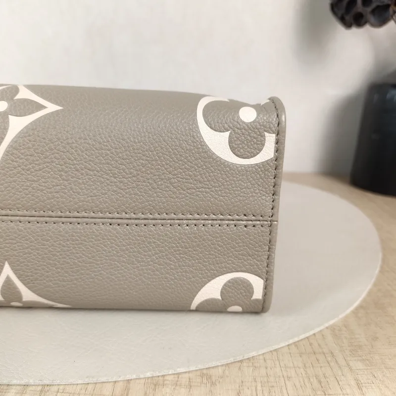 Louis Vuitton Shoulder Bag Onthego · White Monogram Empreinte Embossed Calfskin Small 25 × 11.5 × 19 cm — detail view 7 of 10