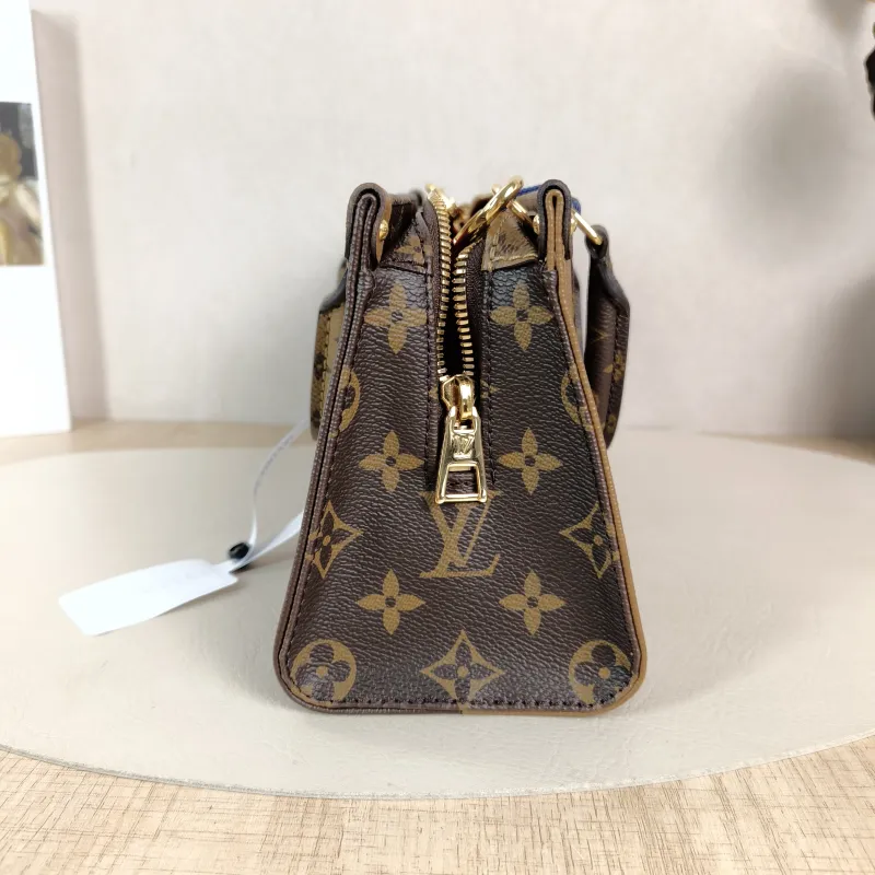Louis Vuitton Crossbody Bag Onthego East West Monogram PVC Small25 × 10 × 13 cm — detail view 1 of 13