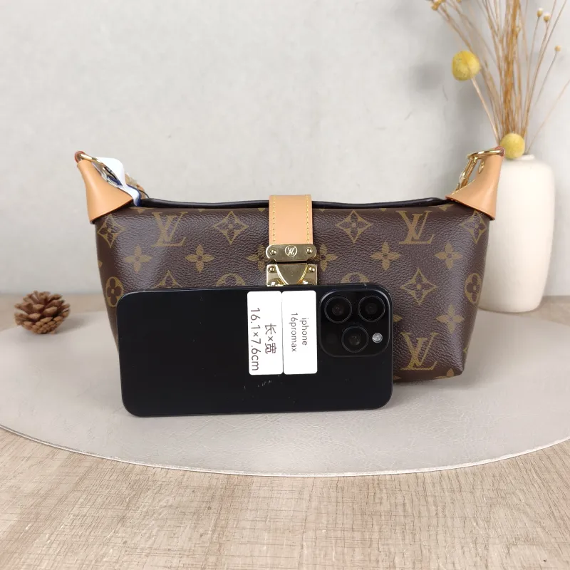 Louis Vuitton Shoulder Bag Pochette Mia Monogram PVC One Size 22 × 8 × 14.5 cm — cover view 5 of 5
