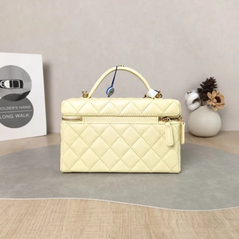Chanel Crossbody Bag lp Yellow Grained Calfskin One Size 19.5 × 5 × 17 cm — cover view 2 of 6
